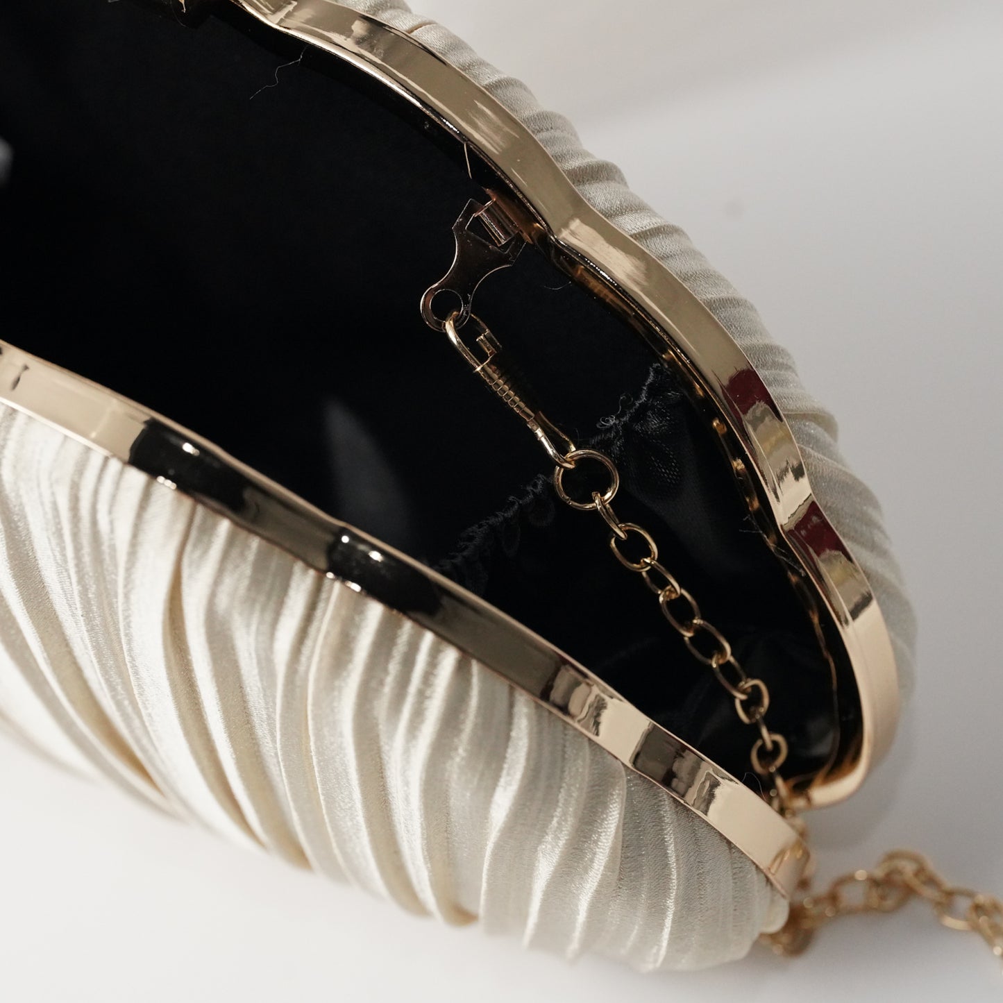 حقيبة سهرة الصدفة الذهبية