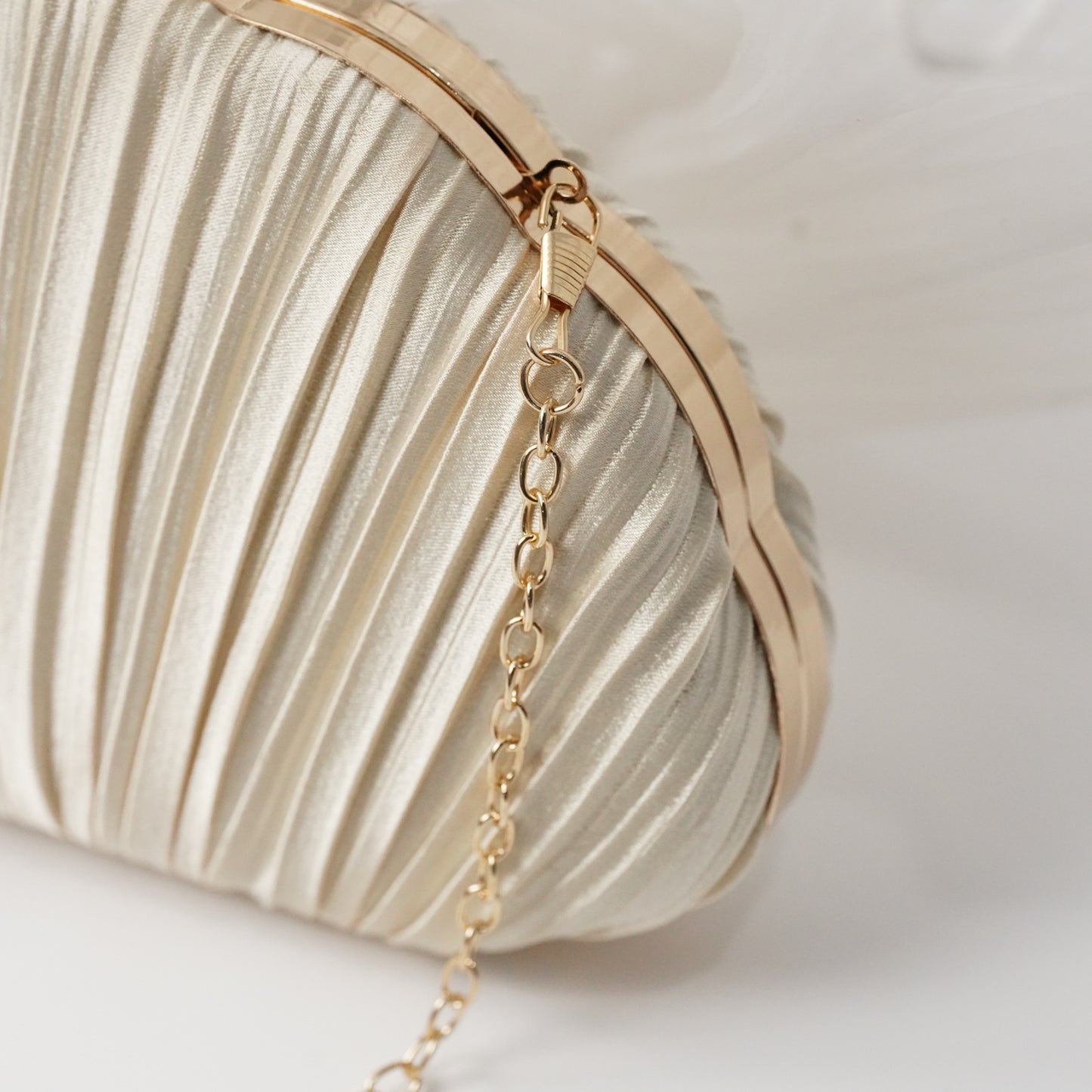 حقيبة سهرة الصدفة الذهبية