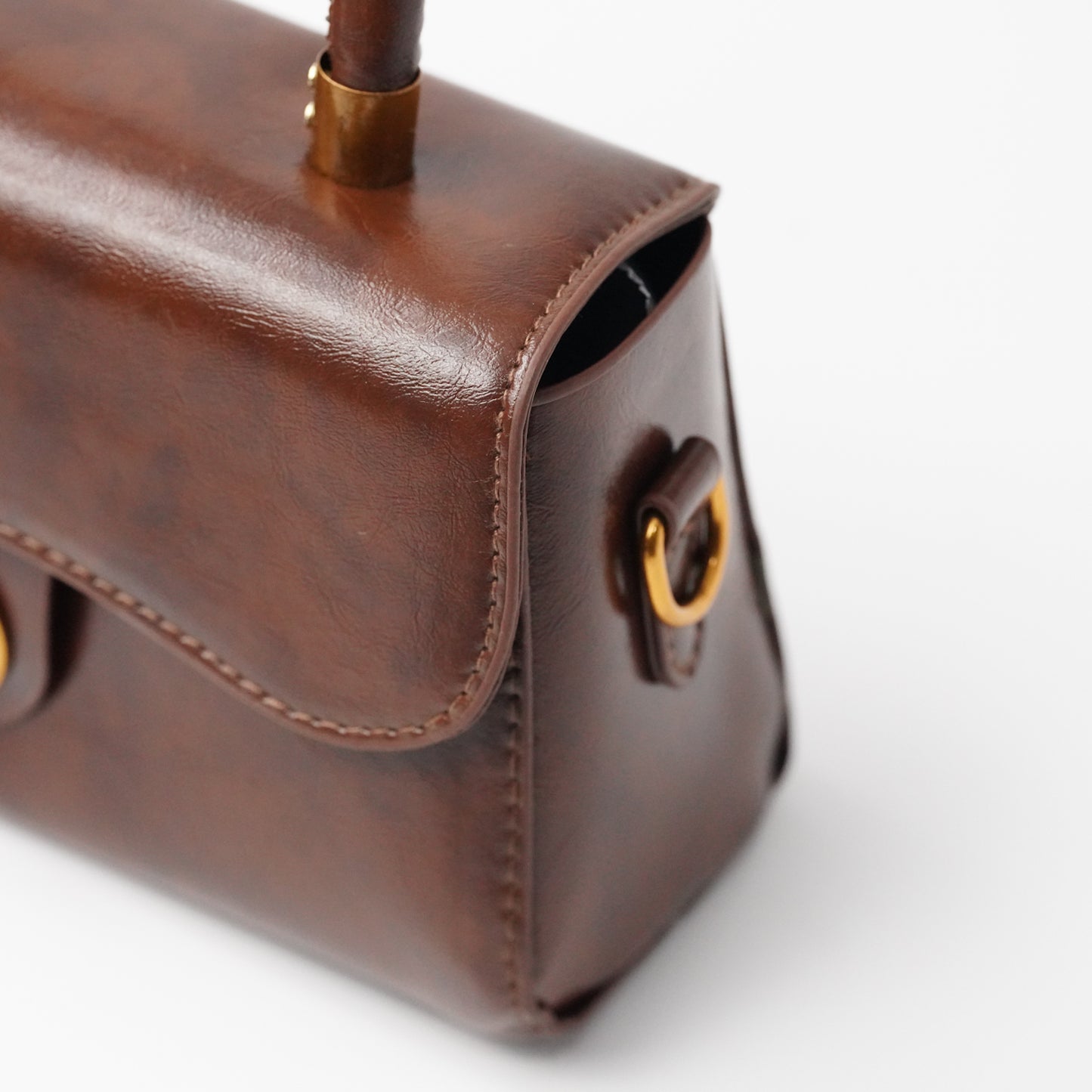 حقيبة فكتورية الحجم 👇🏻