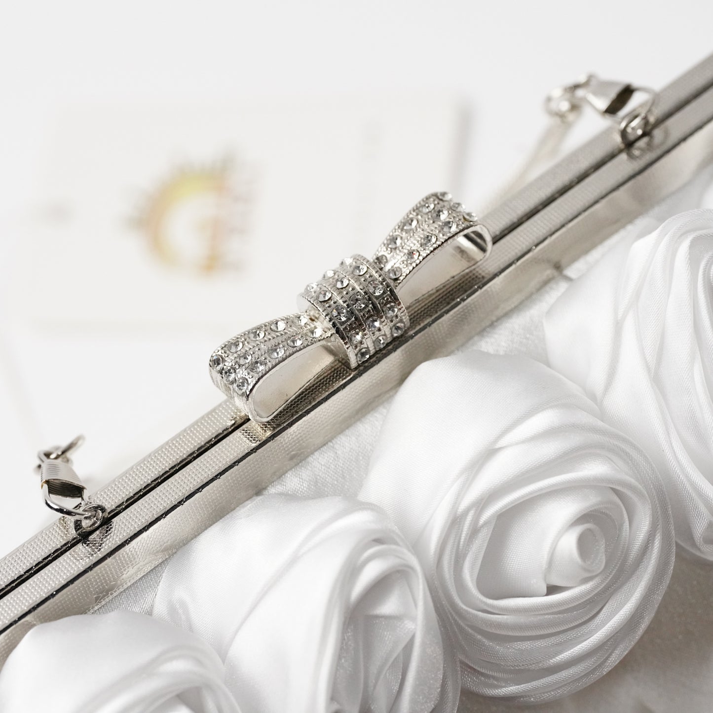 حقيبة سهرة الورد الابيض