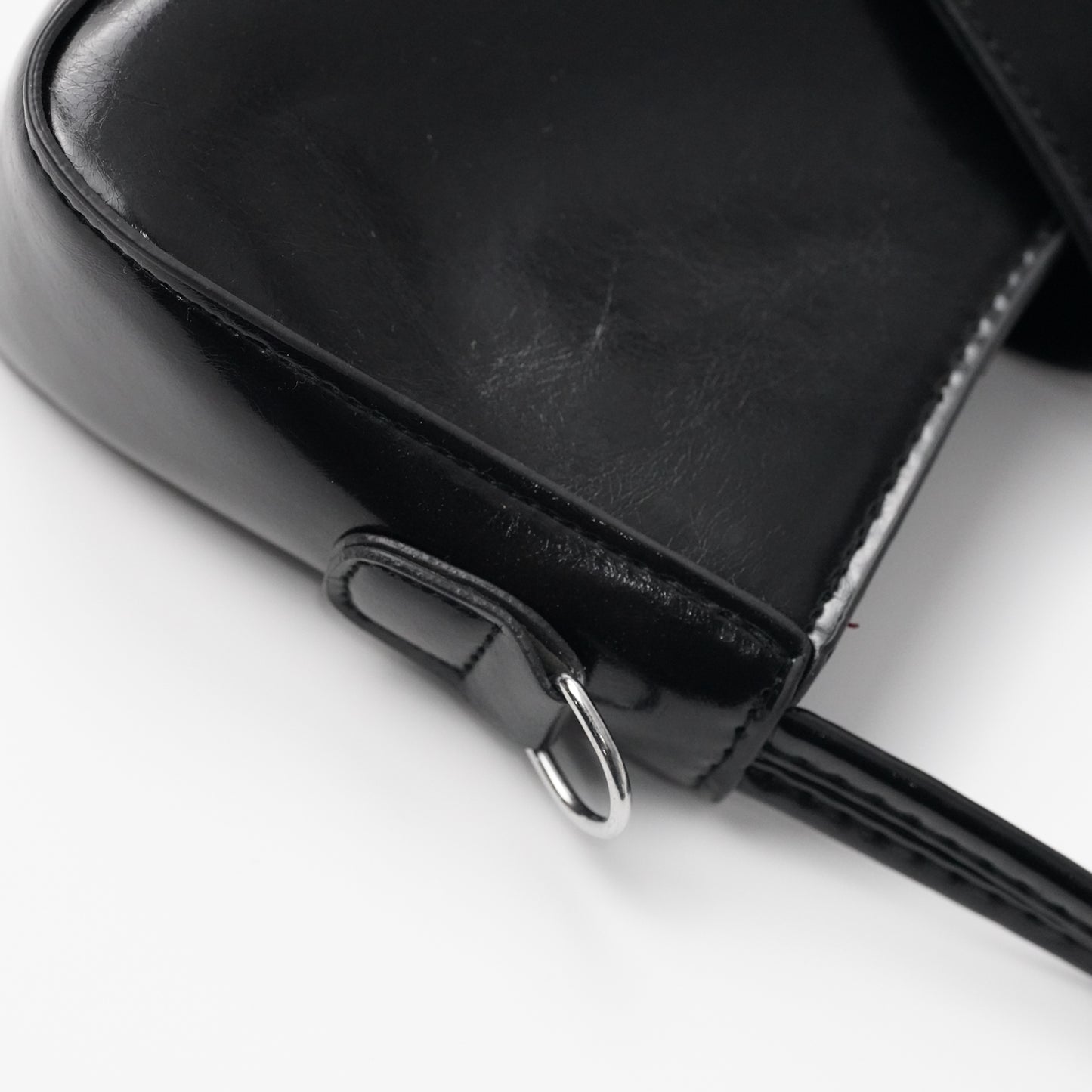 حقيبة جلد ناعم اسود