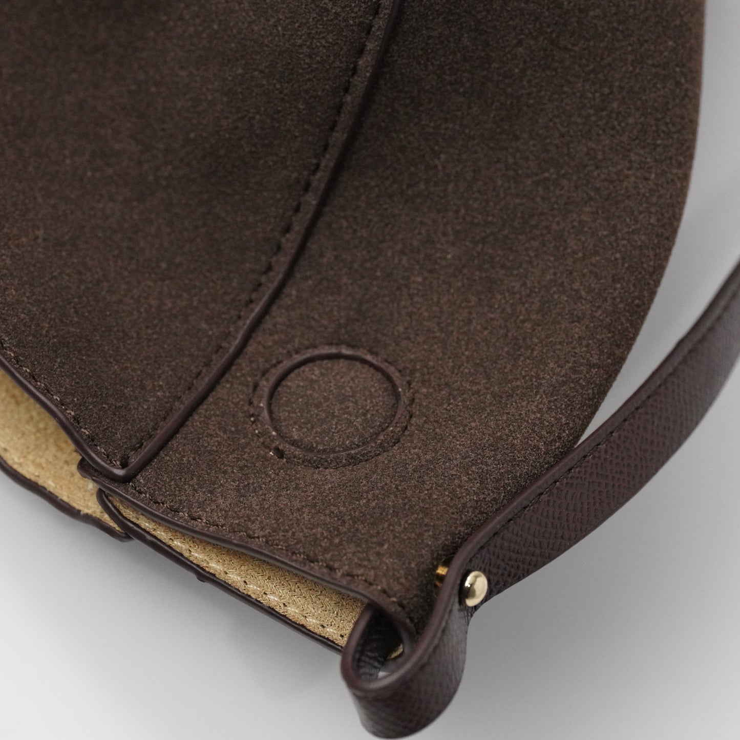 حقيبة مختومة POL قهوى وسط