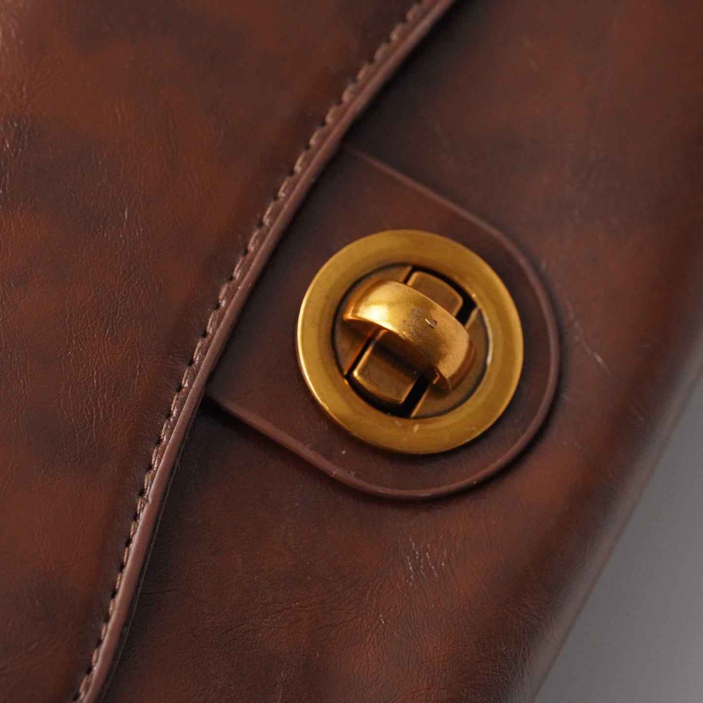 حقيبة فكتورية الحجم 👇🏻